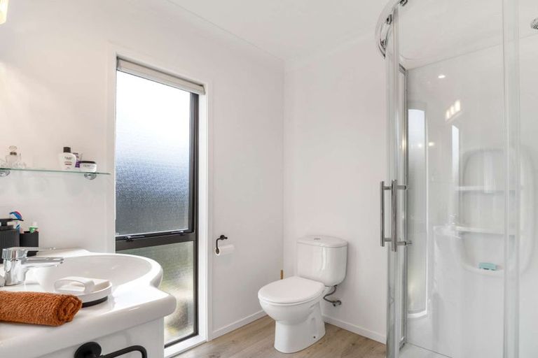 Photo of property in 19a Kawaha Point Road, Fairy Springs, Rotorua, 3015