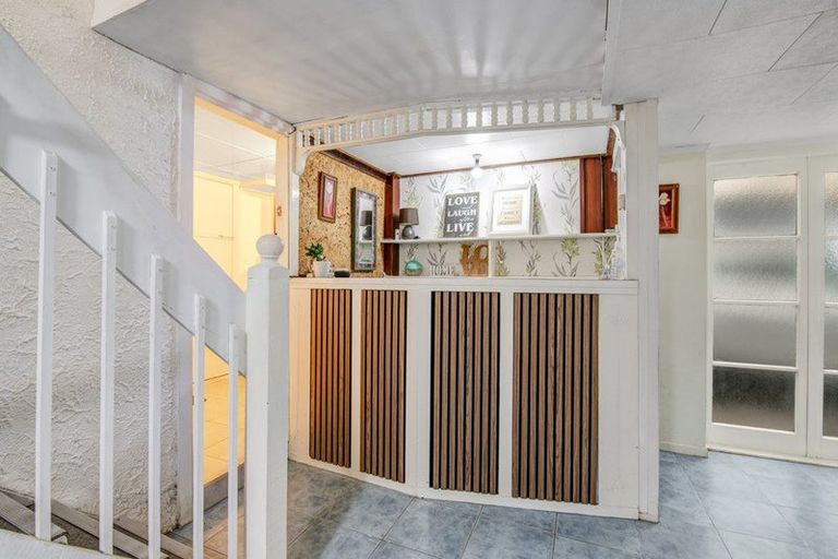 Photo of property in 1/73 Chivalry Road, Glenfield, Auckland, 0629