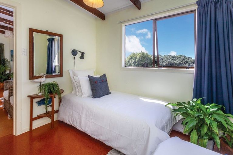 Photo of property in 20 Tutaritari Road, Hahei, Whitianga, 3591