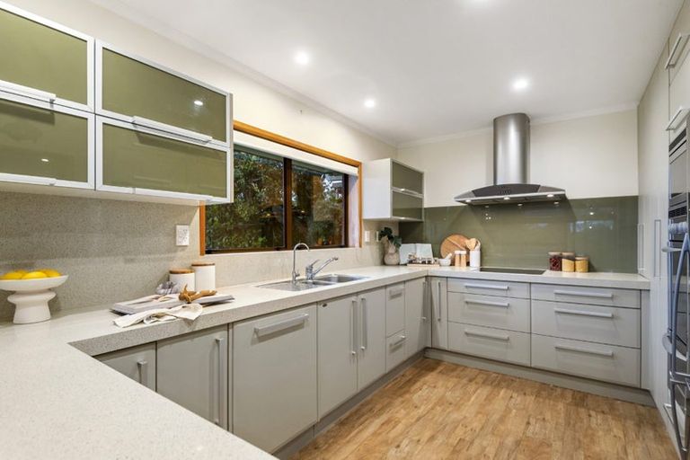 Photo of property in 22 John Dee Crescent, Red Beach, 0932