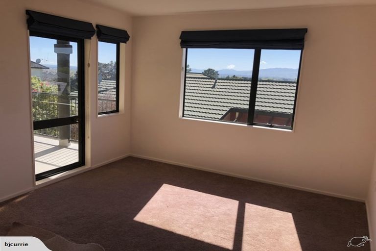 Photo of property in 32 Kilkenny Place, Fitzherbert, Palmerston North, 4410