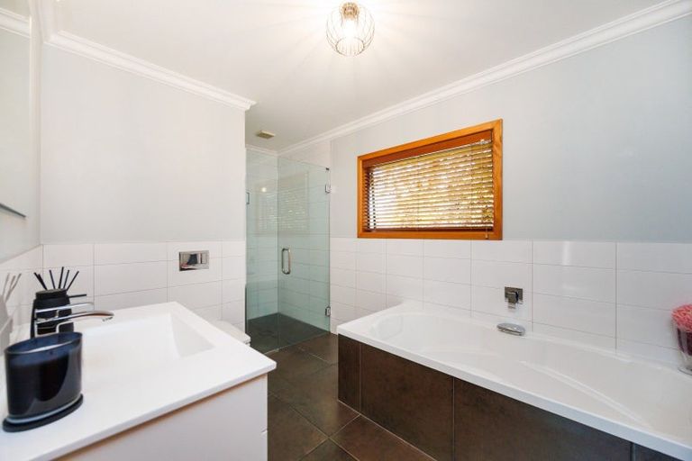 Photo of property in 9 Awatea Terrace, Hokowhitu, Palmerston North, 4410