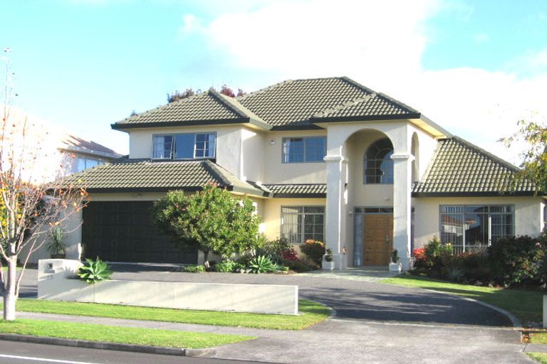 Photo of property in 15 Jane Eyre Drive, Somerville, Auckland, 2014