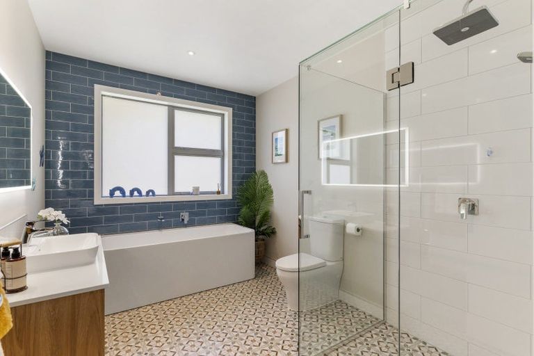 Photo of property in 5b Hobbs Road, Matakatia, Whangaparaoa, 0930