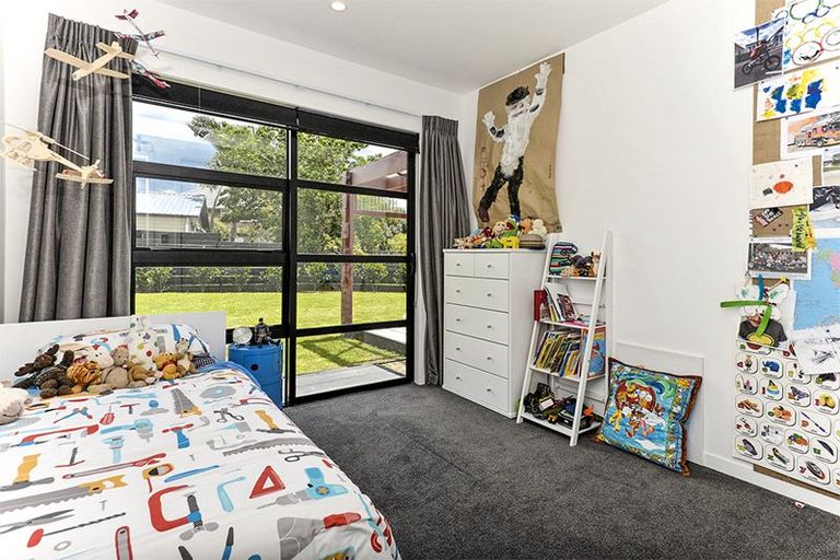 Photo of property in 44a Taikata Road, Te Atatu Peninsula, Auckland, 0610