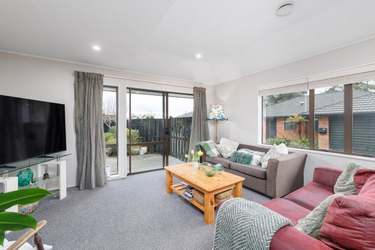 Photo of property in 10 Castle Way, Beckenham, Christchurch, 8023