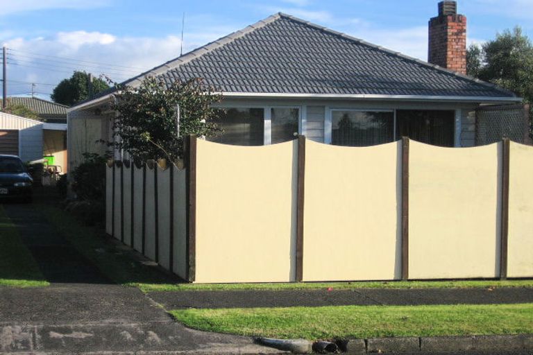 Photo of property in 24 Fyfe Avenue, Papatoetoe, Auckland, 2025