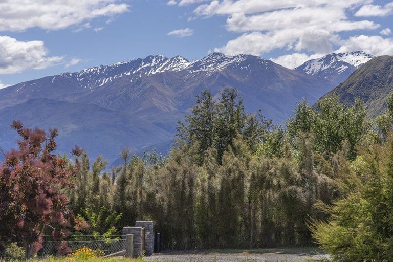 Photo of property in 33 Penrith Park Drive, Wanaka, 9305