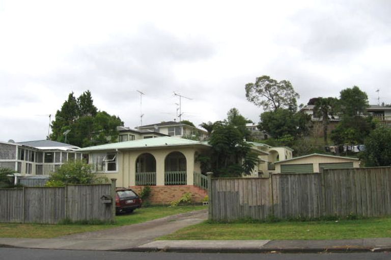 Photo of property in 4 Sequoia Place, Sunnynook, Auckland, 0620