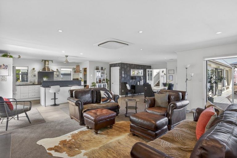 Photo of property in 25 Hanawera Ridge Road, Manakau, Otaki, 5583