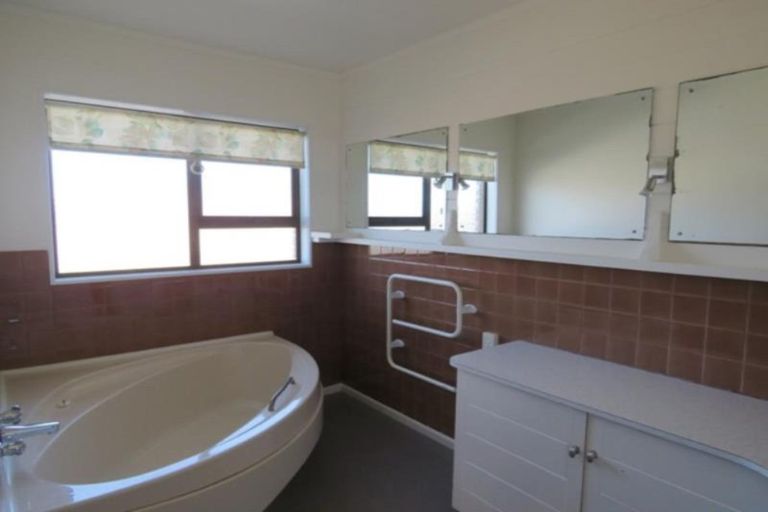 Photo of property in 19 Kellyville Heights, Merrilands, New Plymouth, 4312