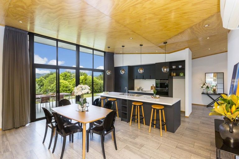 Photo of property in 68 Emerald Hill Drive, Birchville, Upper Hutt, 5018