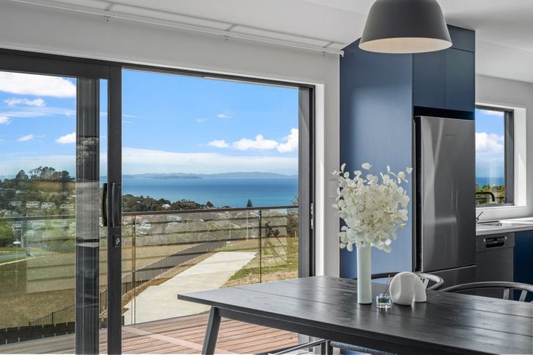 Photo of property in 4 Ti Tree Lane, Stanmore Bay, Whangaparaoa, 0932