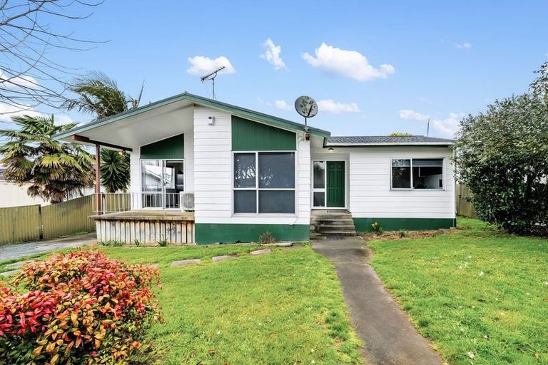 Photo of property in 93 Hyperion Drive, Randwick Park, Auckland, 2105