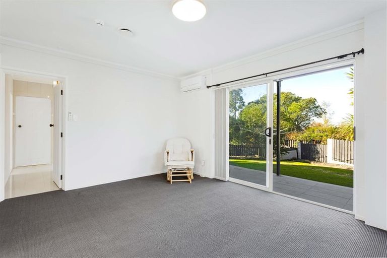 Photo of property in 22 Hartley Terrace, Massey, Auckland, 0614