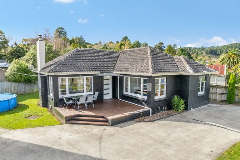 Photo of property in 1 Moeraki Road, Maoribank, Upper Hutt, 5018