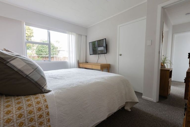 Photo of property in 5 Poharama Place, Marfell, New Plymouth, 4310