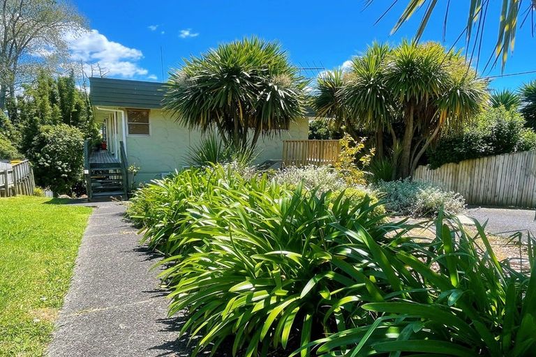 Photo of property in 1/9 Fuchsia Place, Birkdale, Auckland, 0626