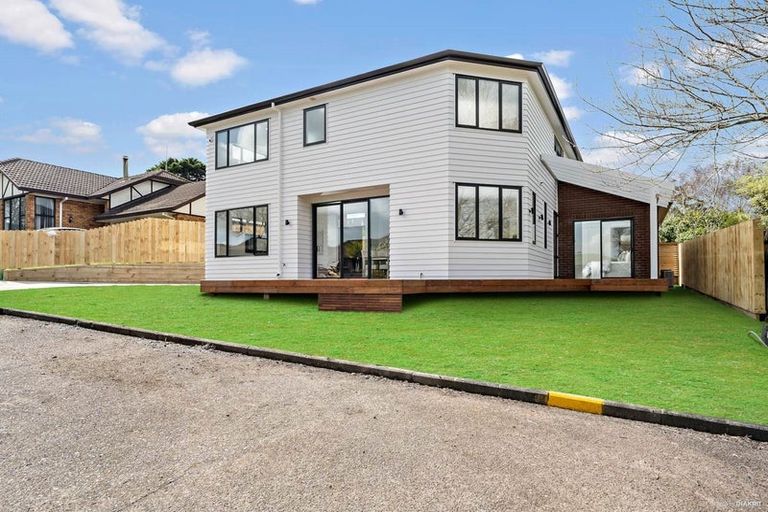 Photo of property in 20a Parramatta Place, Botany Downs, Auckland, 2010