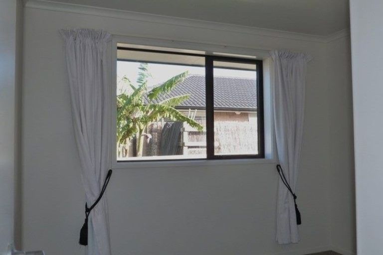 Photo of property in 32 Ocean View Rise, Ruakaka, 0116