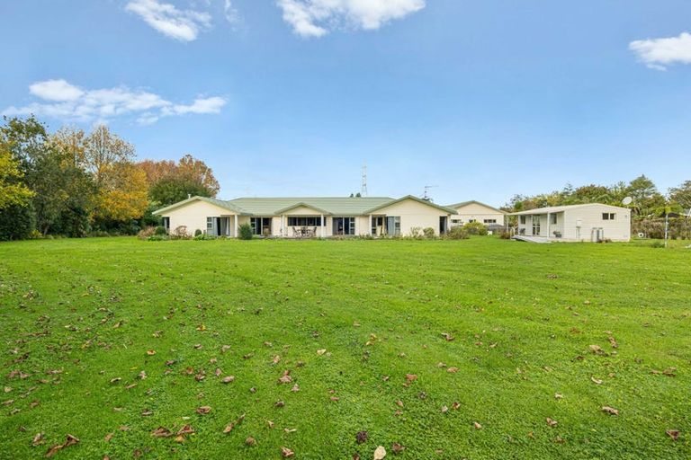 Photo of property in 88 Boord Crescent, Kumeu, 0891