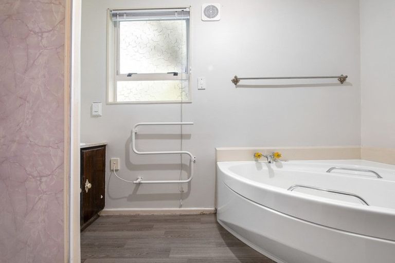 Photo of property in 125 Waikawa Road, Picton, 7220