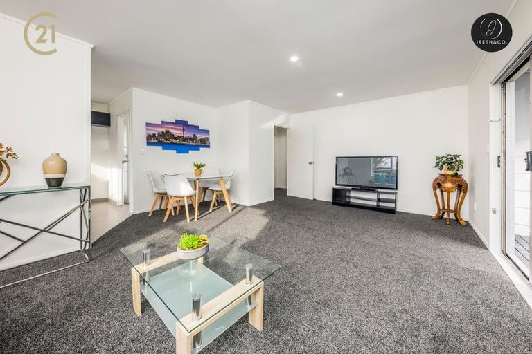 Photo of property in 2/11 Rollerson Street, Papakura, 2110