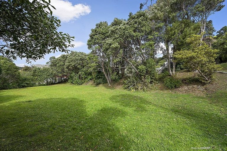 Photo of property in 17 Paddington Grove, Karori, Wellington, 6012