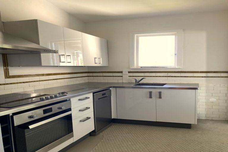 Photo of property in 70-72 Vauxhall Road, Devonport, Auckland, 0624