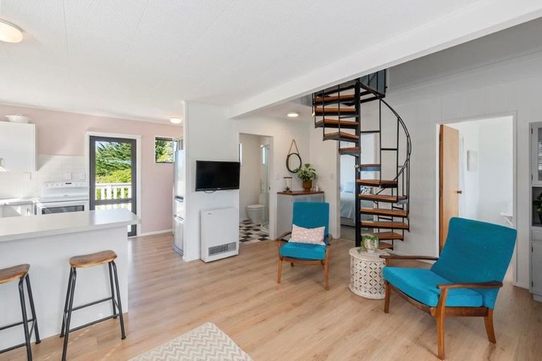 Photo of property in 27 Hemara Street, Waikanae Beach, Waikanae, 5036