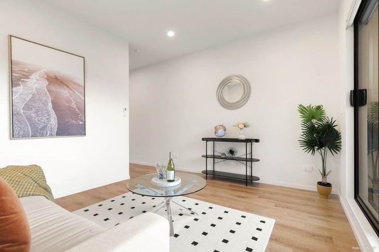 Photo of property in 11/9 Schnapper Rock Road, Greenhithe, Auckland, 0632