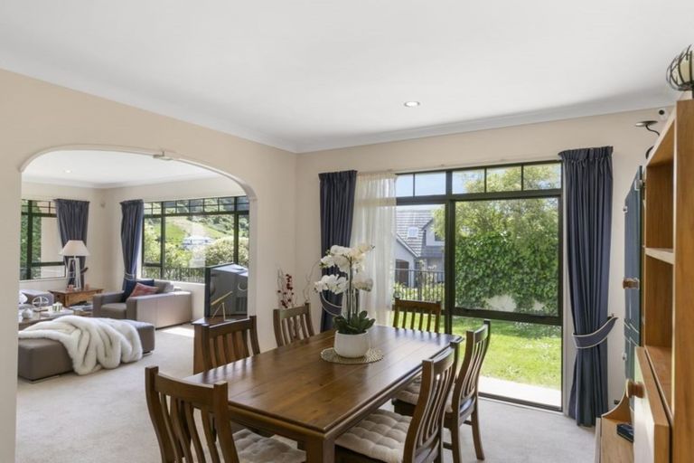 Photo of property in 2 Ridley Green, Churton Park, Wellington, 6037