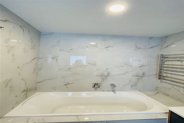 Photo of property in 28 Lime Hill Rise, Flat Bush, Auckland, 2019