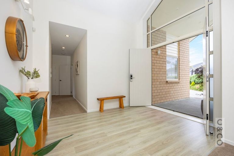 Photo of property in 16 Fruitlands Road, Kumeu, 0810