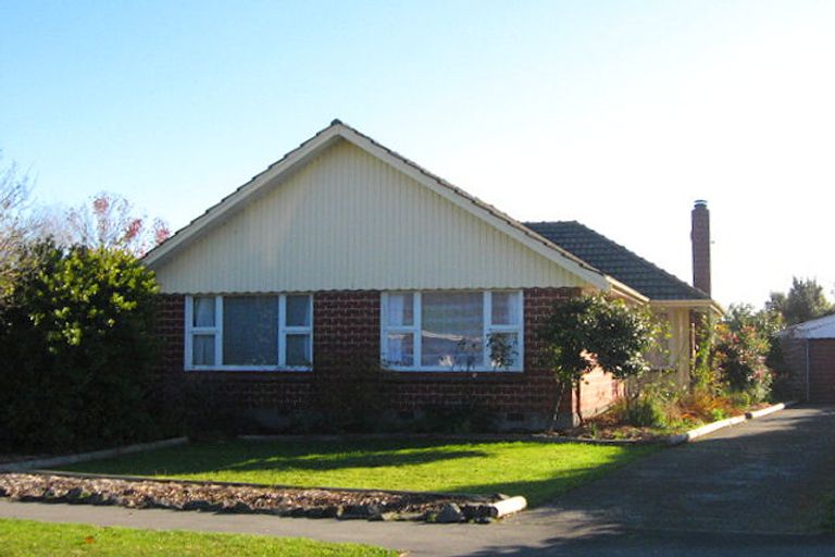 Photo of property in 18 Waiau Street, Cracroft, Christchurch, 8025