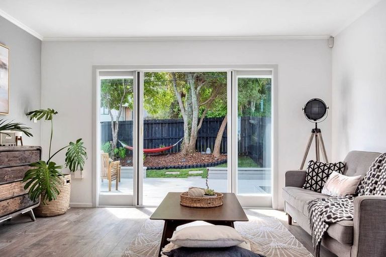 Photo of property in 1/46 Roberts Road, Glenfield, Auckland, 0629