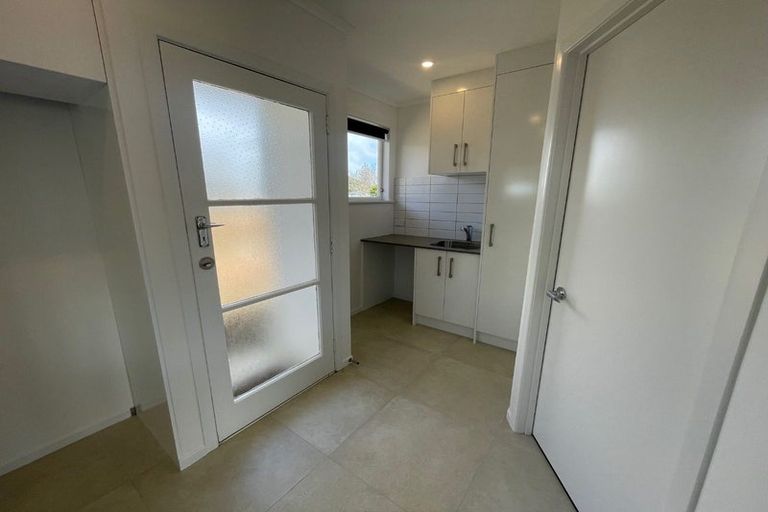 Photo of property in 35 Tarata Crescent, Mangere Bridge, Auckland, 2022