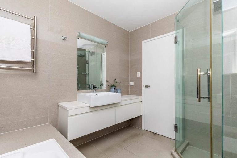 Photo of property in 23 Manutara Avenue, Forrest Hill, Auckland, 0620