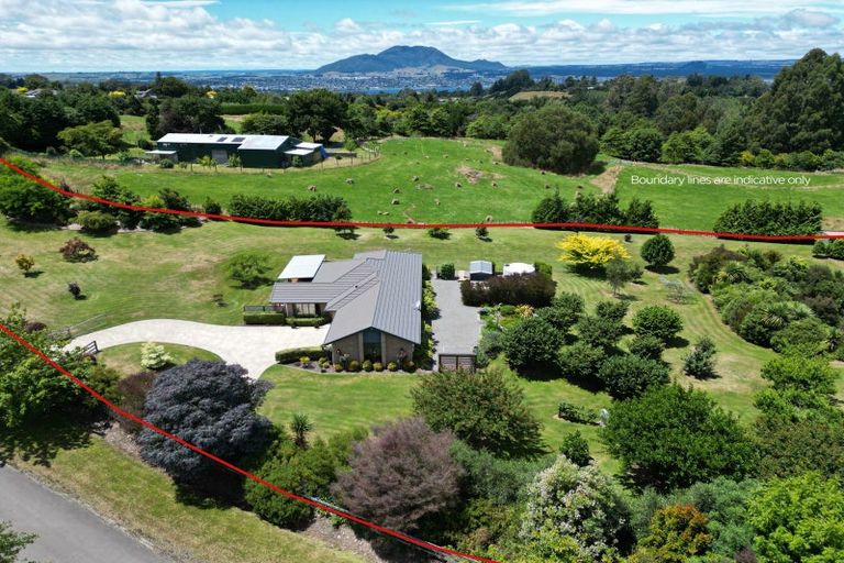 Photo of property in 18 Loch Views Road, Acacia Bay, Taupo, 3385