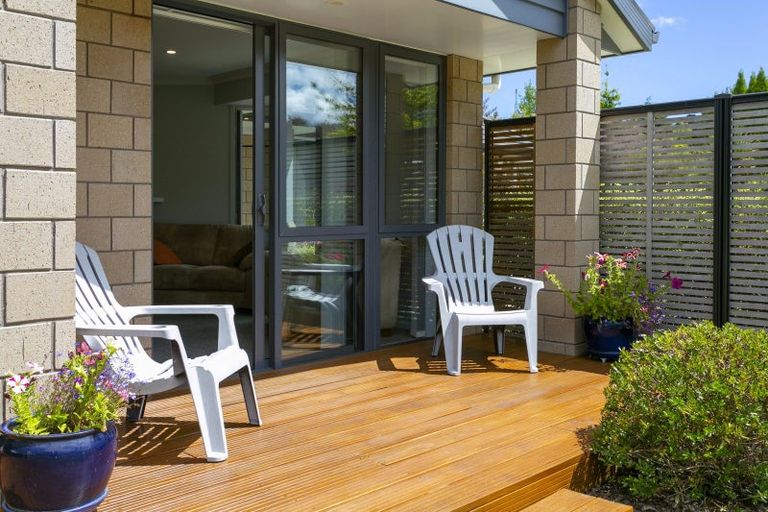 Photo of property in 18 Loch Views Road, Acacia Bay, Taupo, 3385