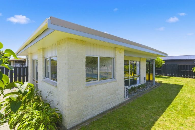 Photo of property in 2 Cypress Grove, Paraparaumu, 5032