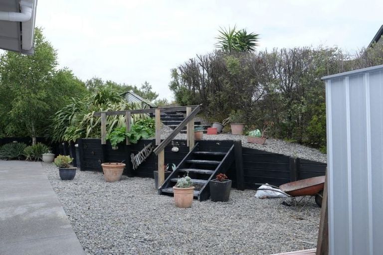 Photo of property in 17 Charlotte Way, Raumati South, Paraparaumu, 5032