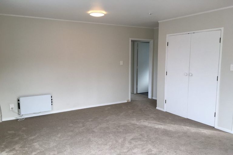 Photo of property in 2/13 Dolbear Street, Titirangi, Auckland, 0604