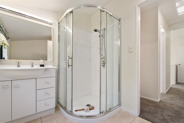 Photo of property in 42a Rangatira Road, Birkenhead, Auckland, 0626