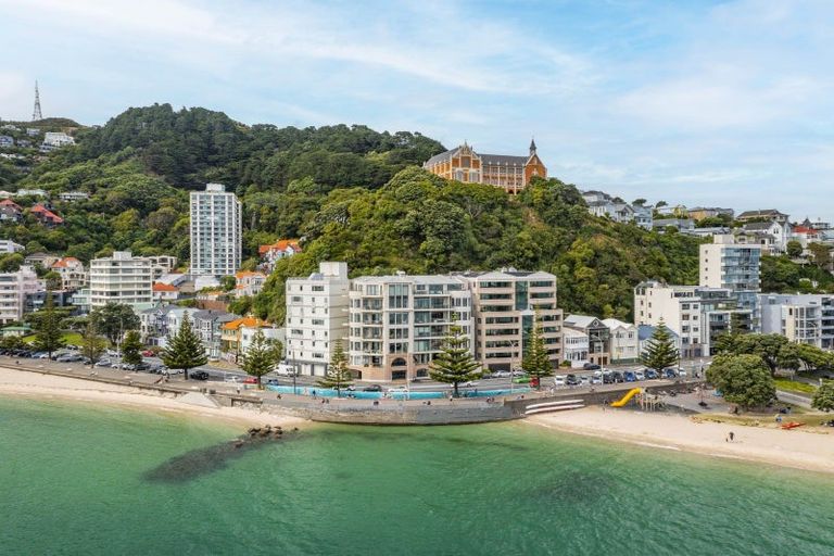 Photo of property in 71 Hawker Street, Mount Victoria, Wellington, 6011