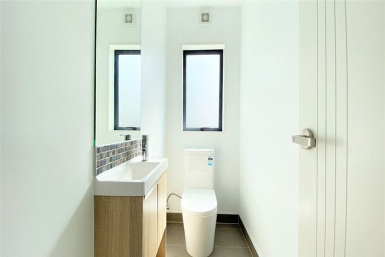 Photo of property in 28 Rakich Place, Henderson, Auckland, 0612