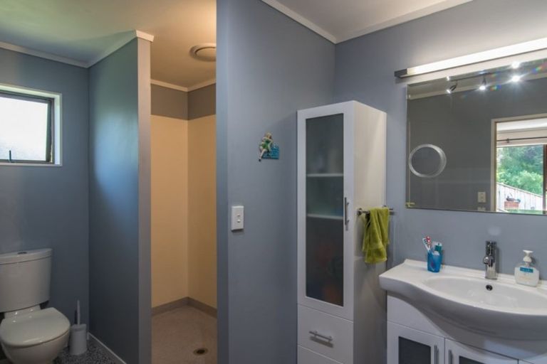 Photo of property in 16 Nugget Grove, Raumati Beach, Paraparaumu, 5032