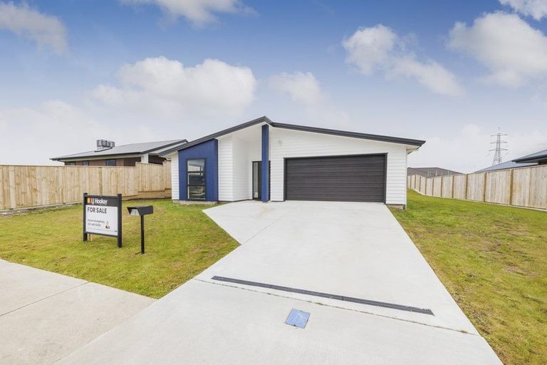 Photo of property in 3 Sardinia Grove, Fitzherbert, Palmerston North, 4410