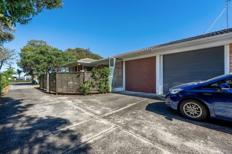 Photo of property in 1/153 Shakespeare Road, Milford, Auckland, 0620