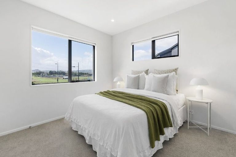 Photo of property in 24 Wintergarden Avenue, Rosehill, 2113